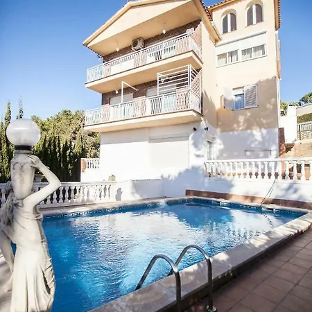 3 Carrer Puig I Cadafalch * Льорет-де-Мар